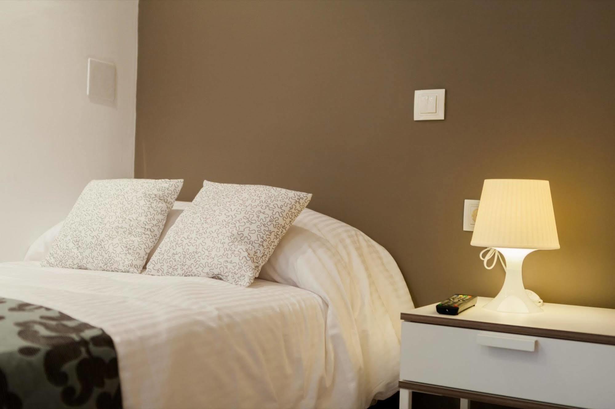 Habitaciones Barra89 Valenza Esterno foto